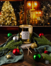 Load image into Gallery viewer, Christmas 12oz Gold Candle